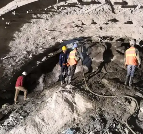 东至拱顶带模注浆料的施工流程及注意事项